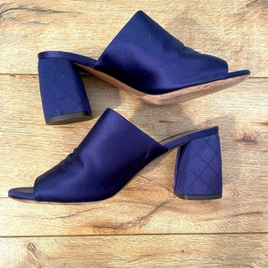 💖Tabitha‎ Simmons Block Heels dark blue satin-like material